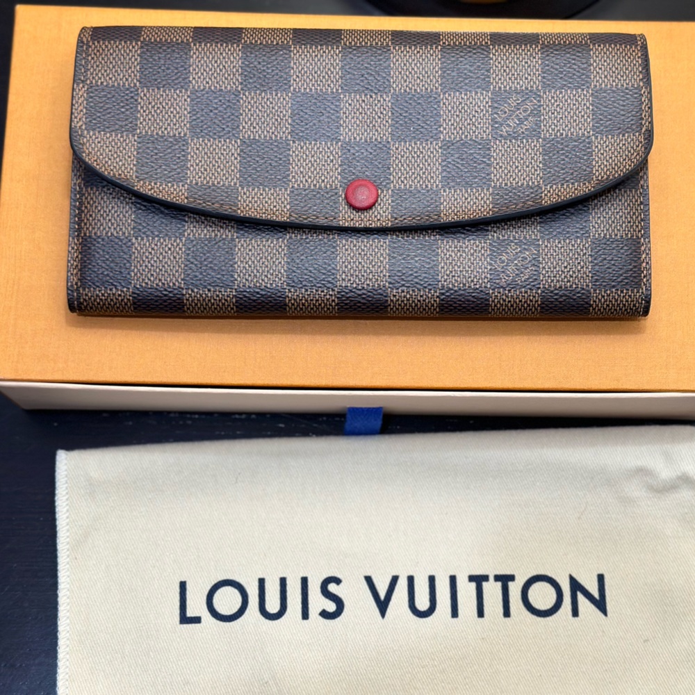 Louis Vuitton Emily wallet. Red interior